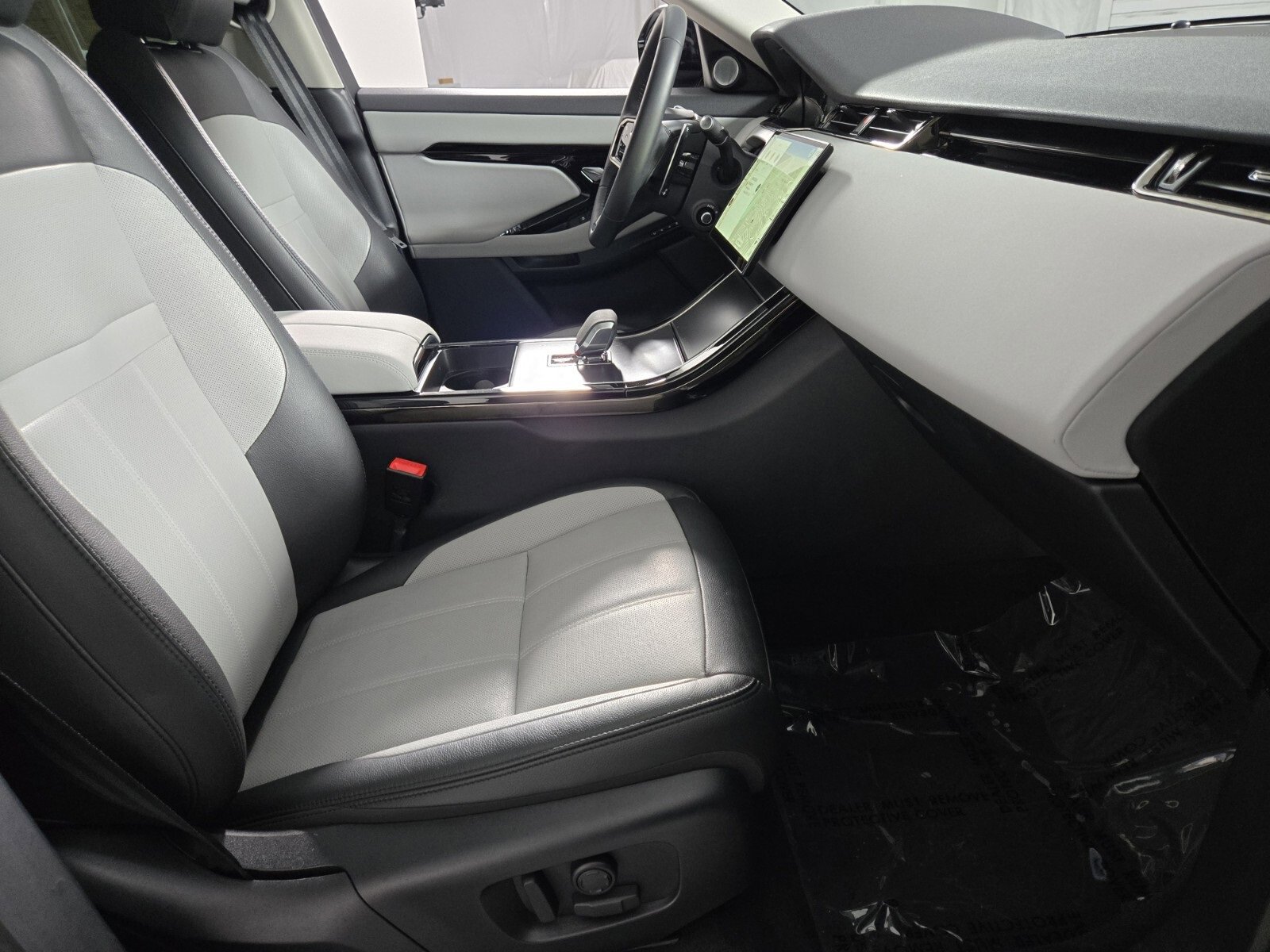 Used 2024 Land Rover Range Rover Evoque Dynamic SE image 3