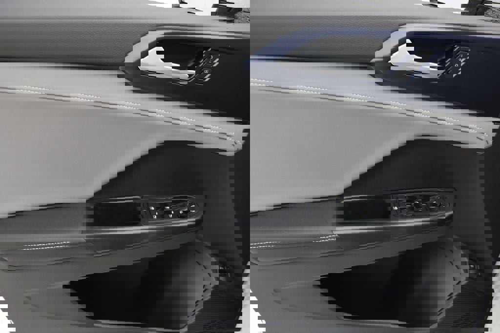 Used 2024 Volkswagen Taos SE image 14