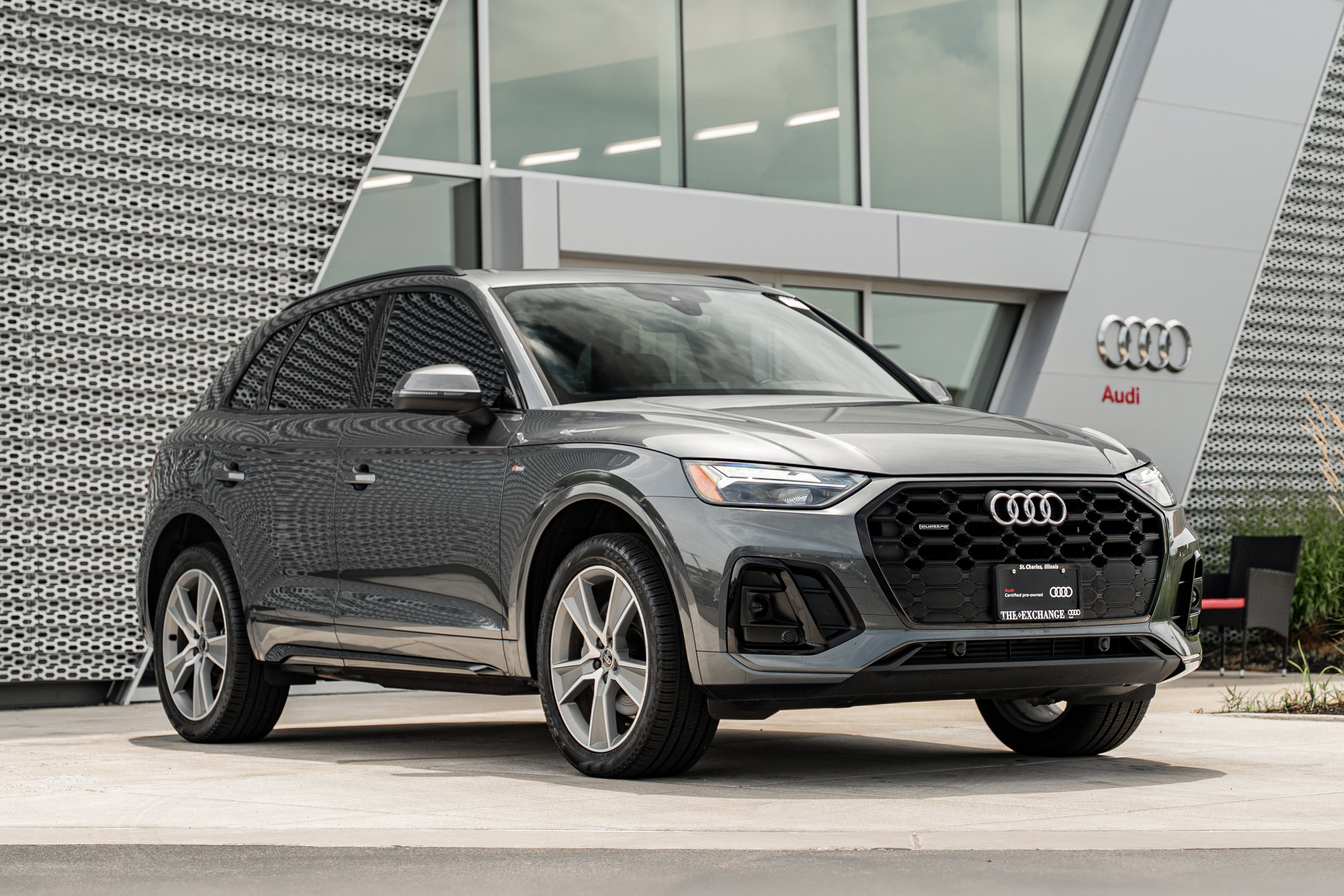 Certified 2025 Audi Q5 2.0T Premium w/ Convenience Plus Package AWD/4WD image 1