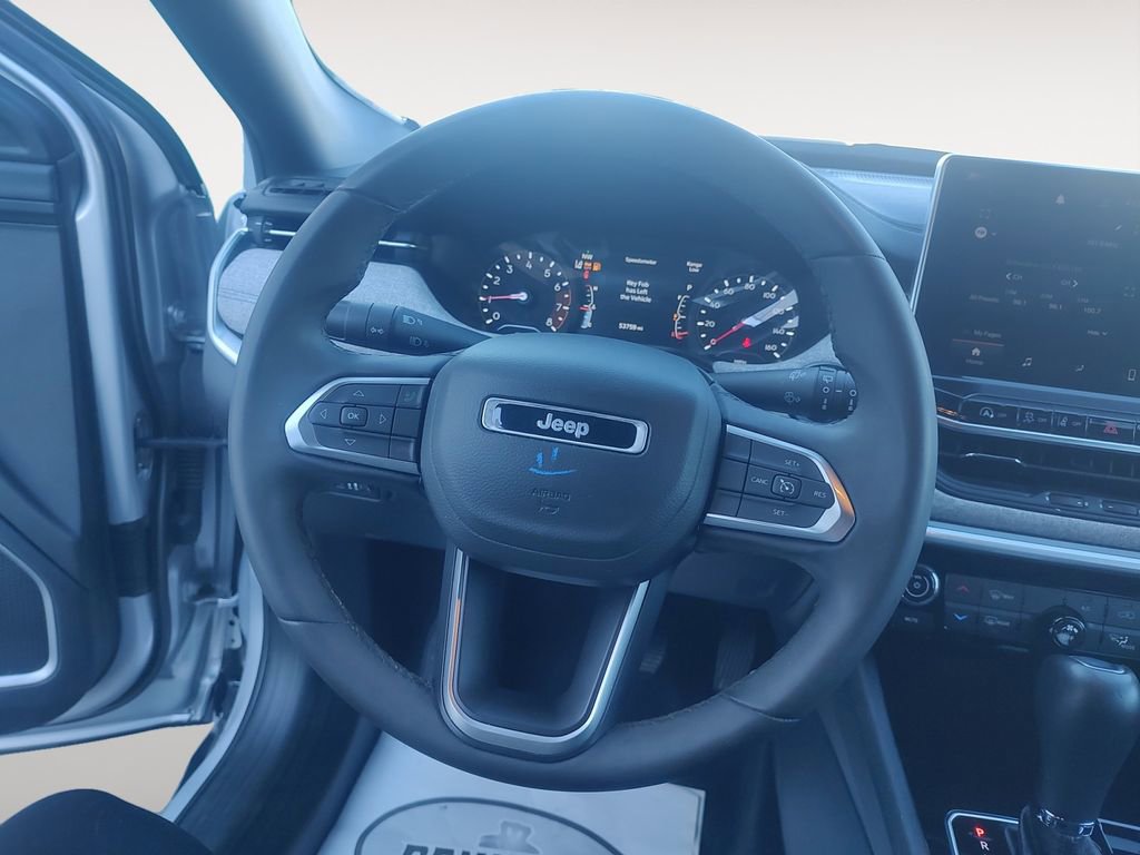 Used 2024 Jeep Compass Latitude image 12