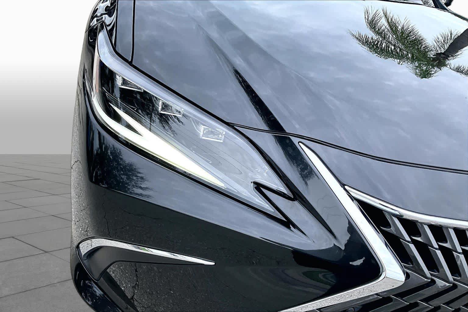 Used 2025 Lexus ES 350 Ultra Luxury w/ Accessory Package (Z2) FWD image 28