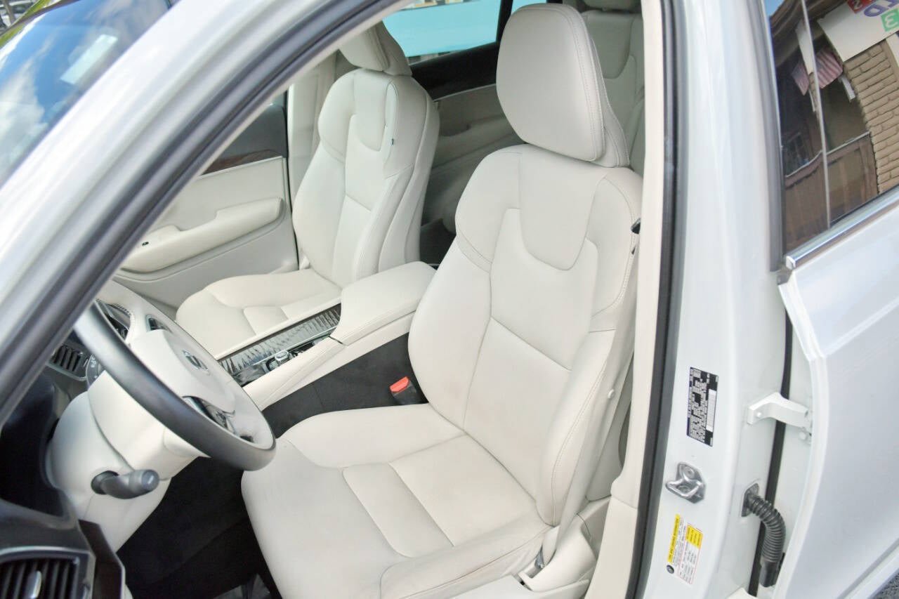 Used 2019 Volvo XC90 T5 Momentum w/ Protection Package Premier AWD/4WD image 17