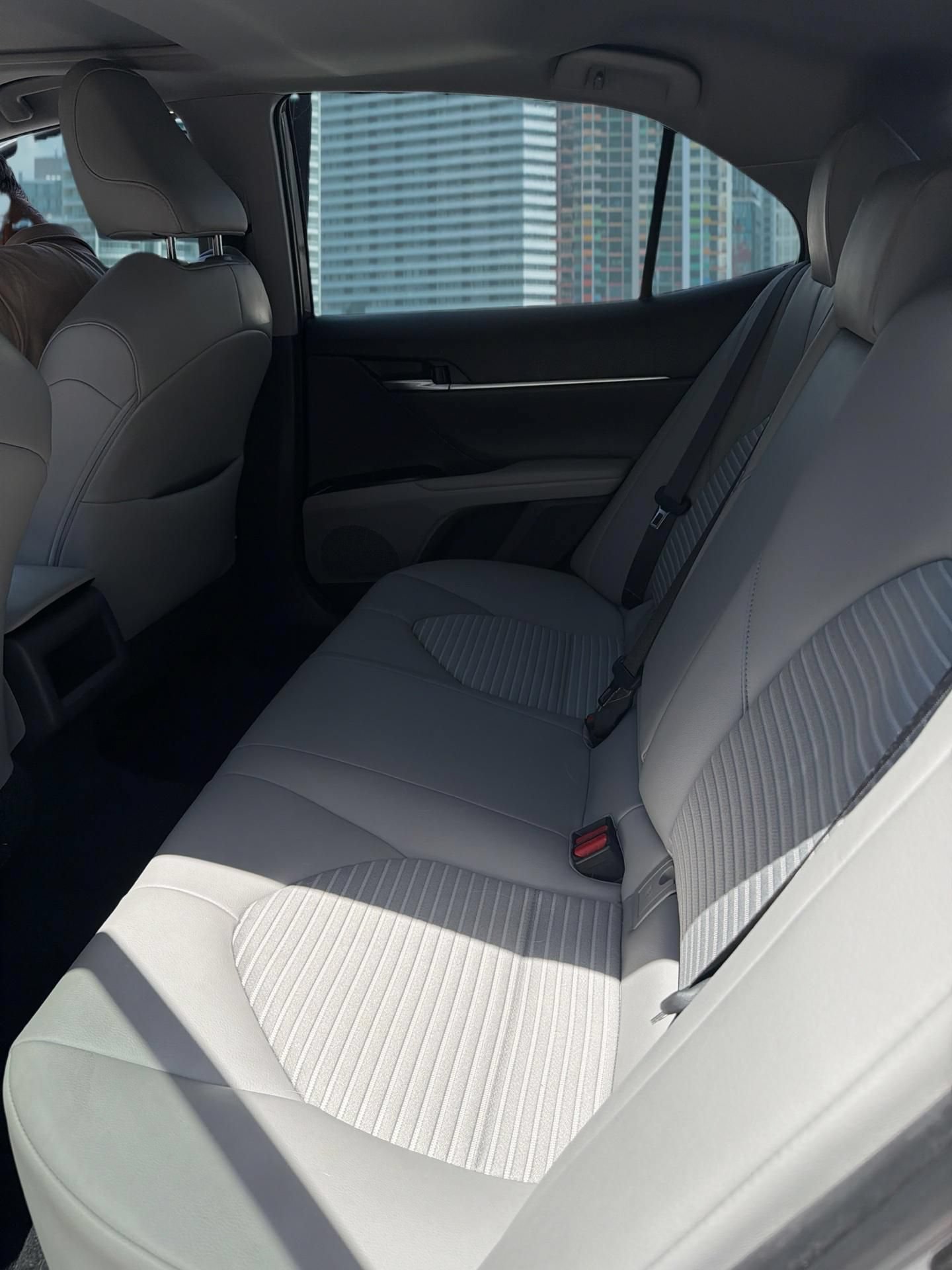Used 2018 Toyota Camry SE w/ Moonroof Package FWD image 16