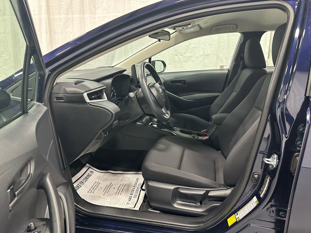 Used 2025 Toyota Corolla LE w/ LE Premium Package image 10