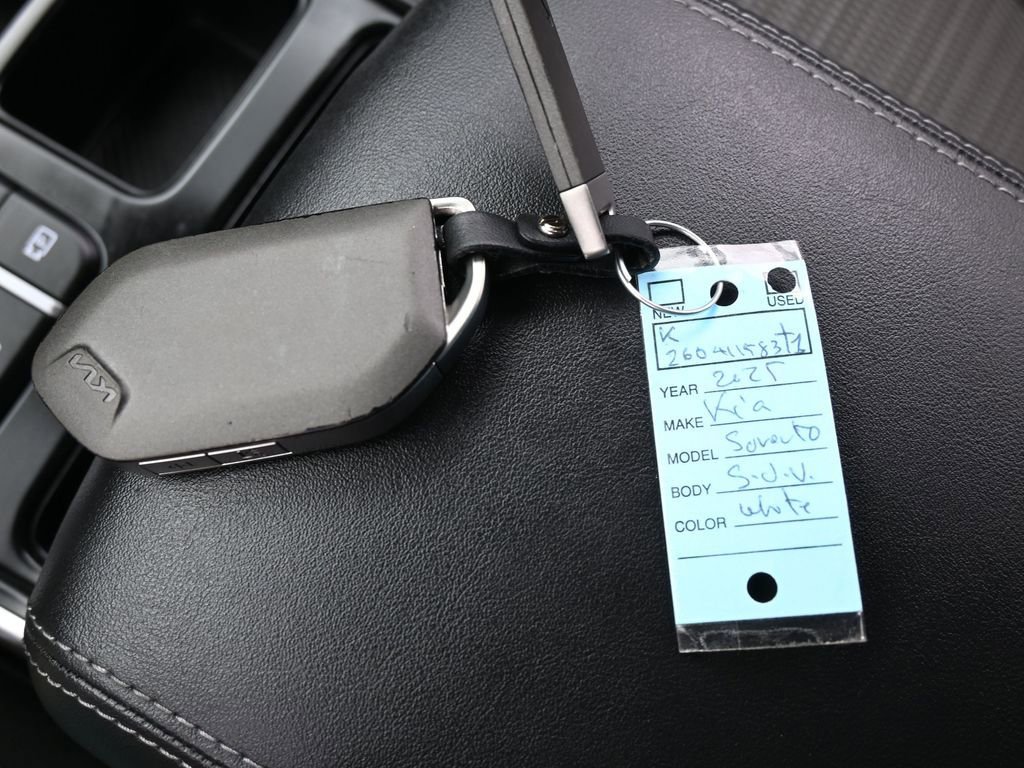 Used 2025 Kia Sorento LX image 23