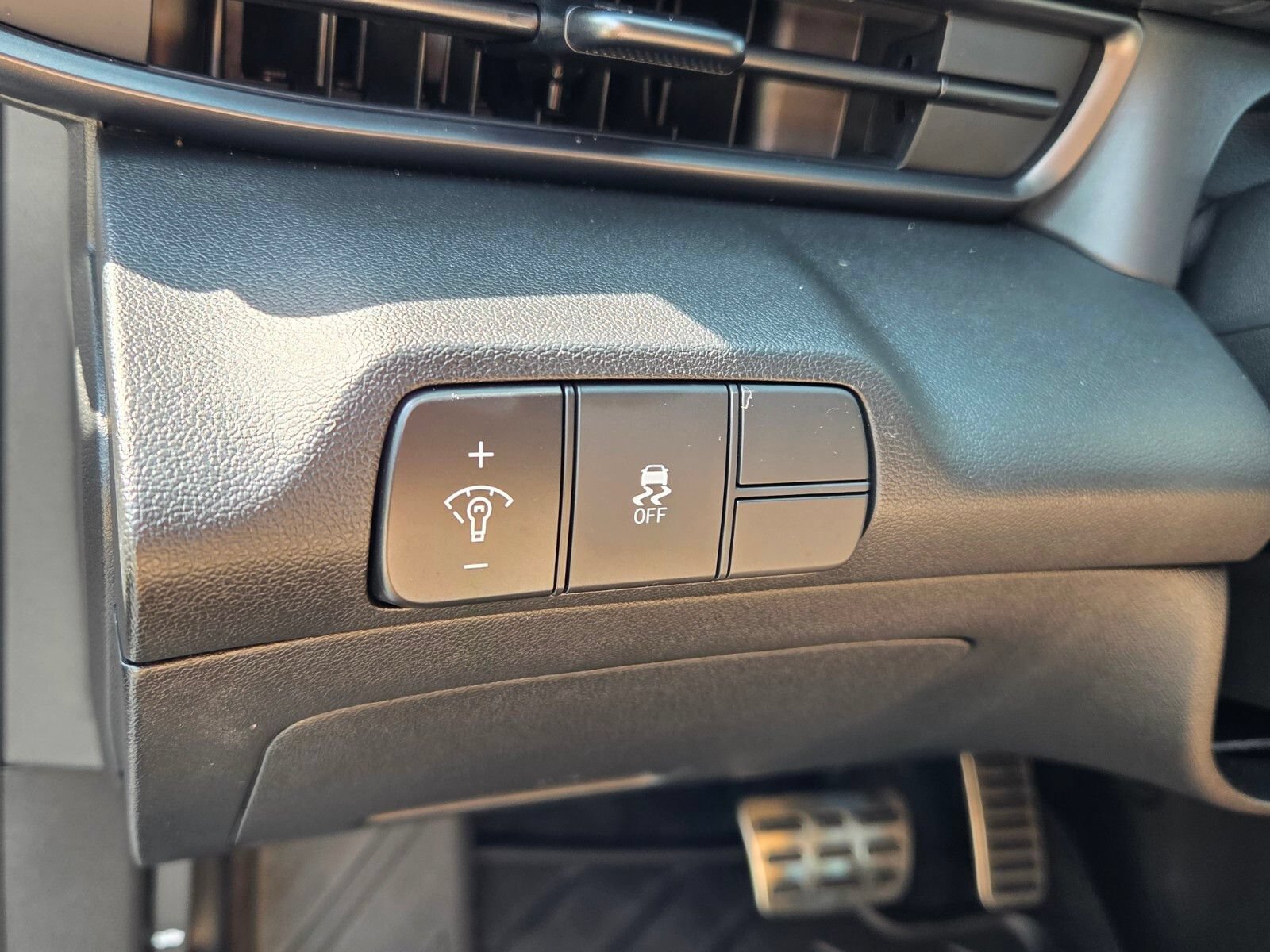 Certified 2025 Hyundai Elantra Sport FWD image 25