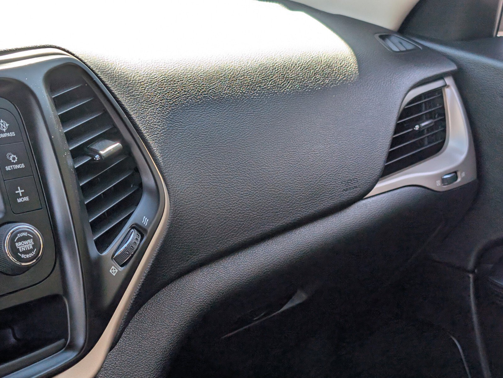 Used 2017 Jeep Cherokee Altitude image 25