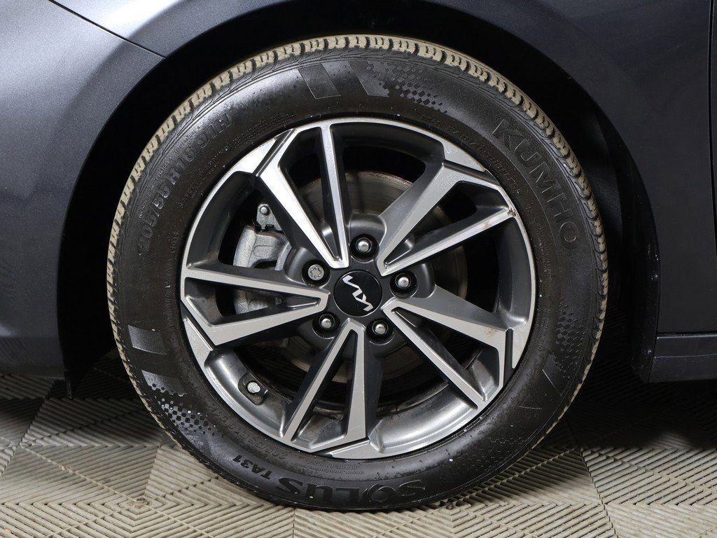 Used 2023 Kia Forte LXS w/ LXS Technology Package FWD image 20