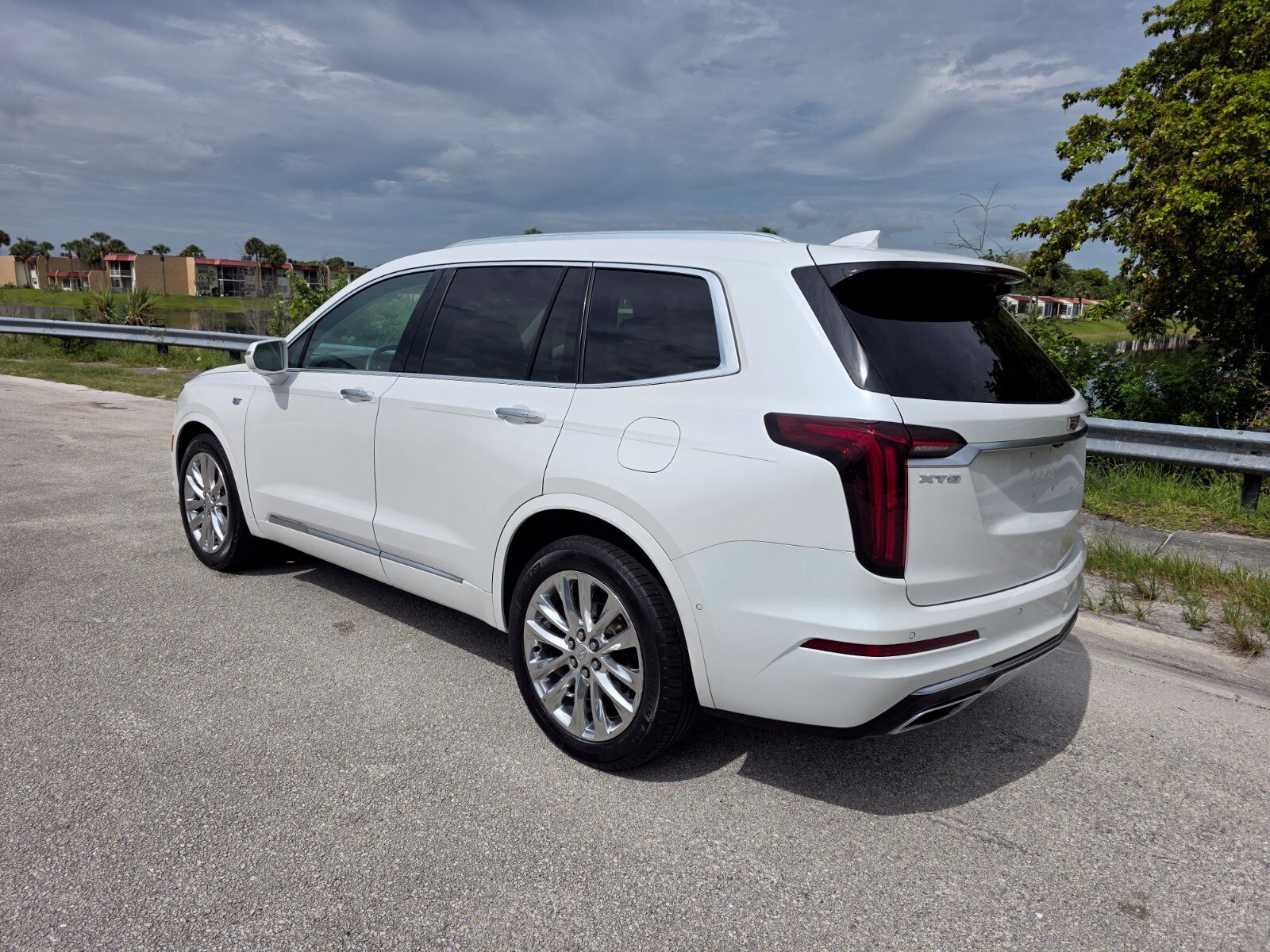 Used 2020 Cadillac XT6 Premium Luxury FWD image 2