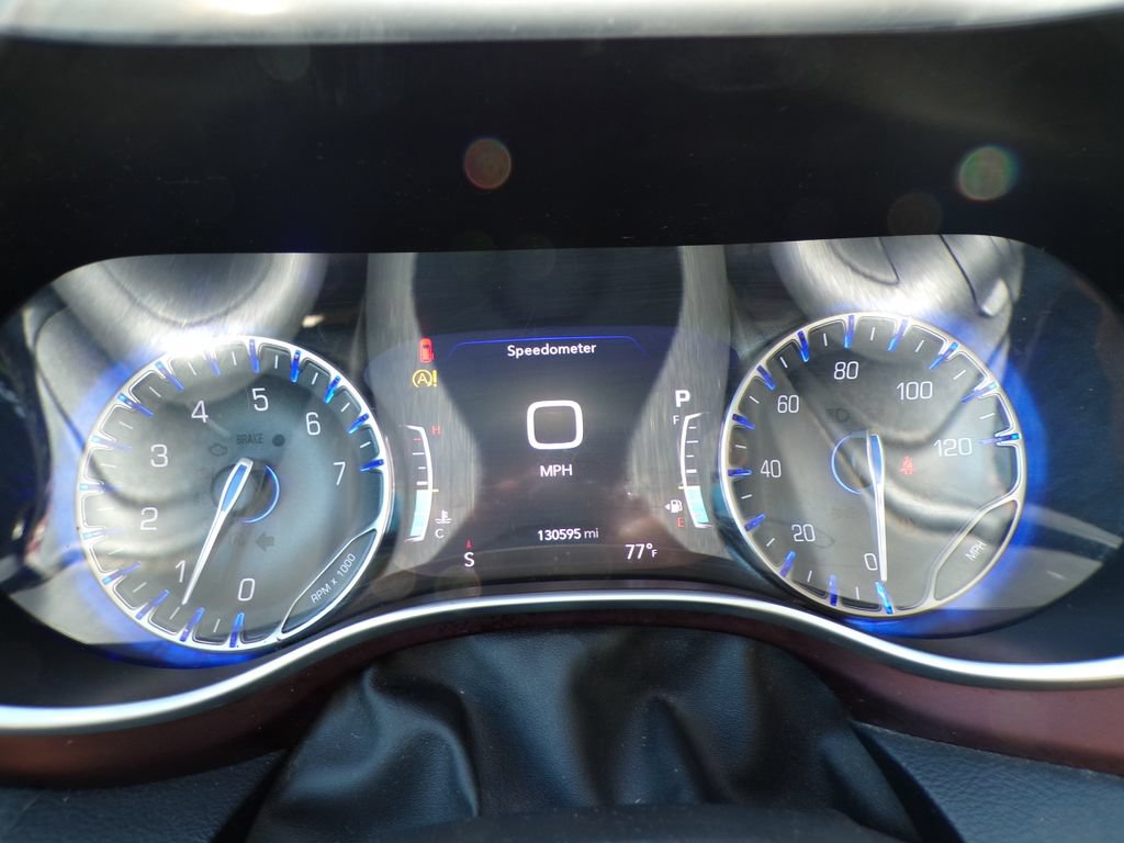 Used 2017 Chrysler Pacifica Limited FWD image 25