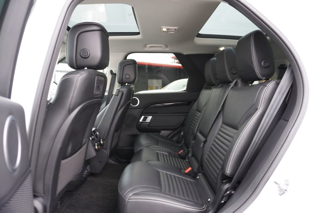 Used 2024 Land Rover Discovery S image 25