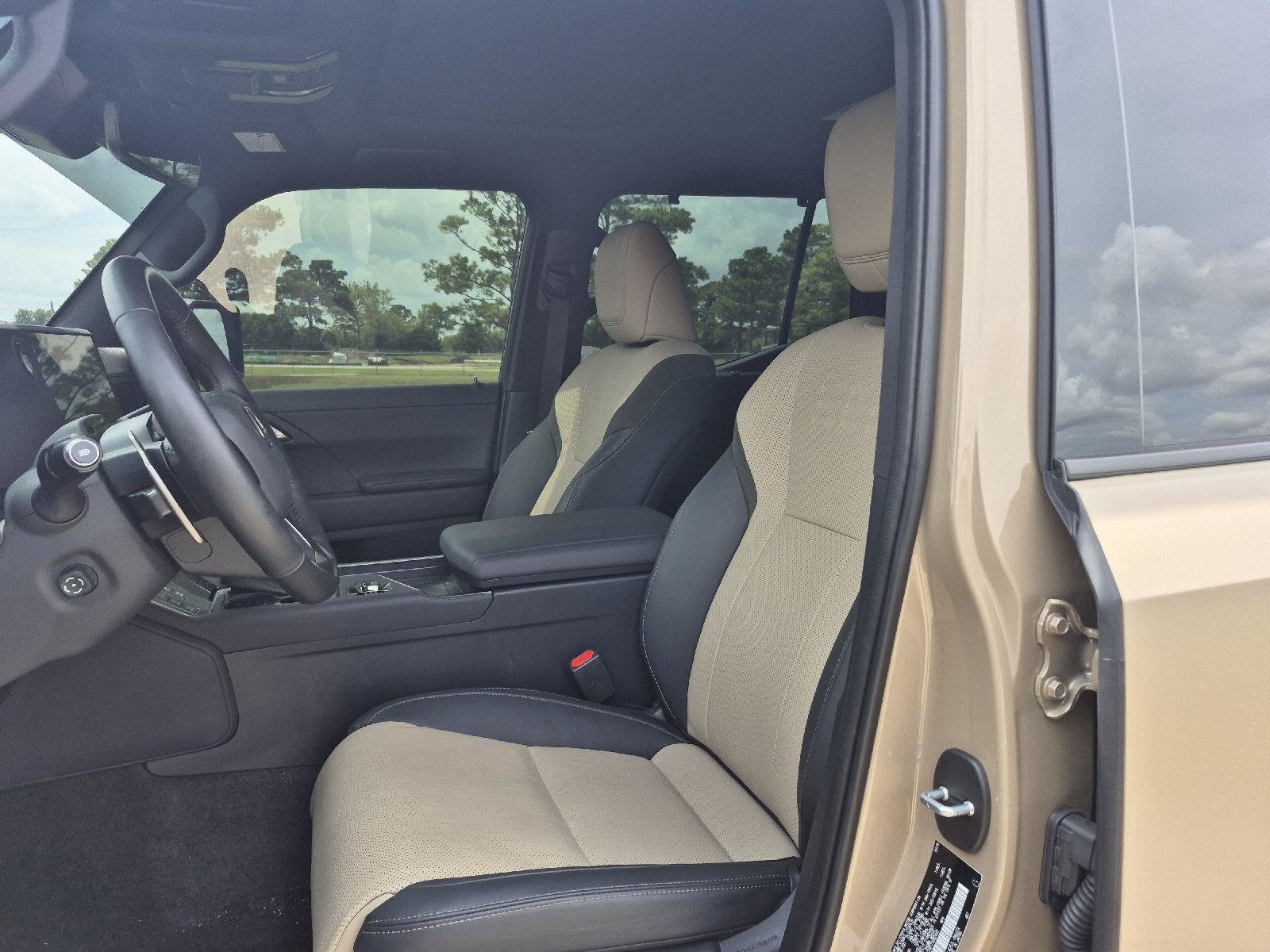 Used 2026 Lexus GX 550 AWD/4WD image 2