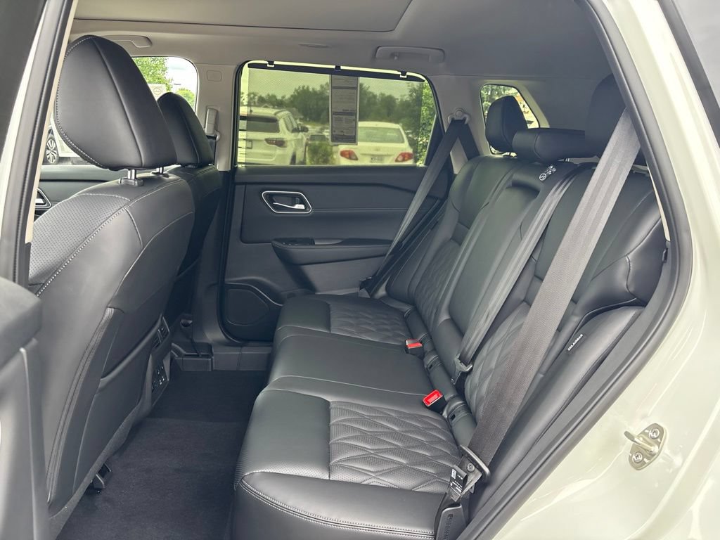 New 2026 Nissan Rogue Platinum w/ Platinum Premium Package AWD/4WD image 13