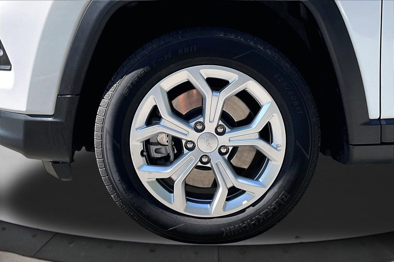 Used 2024 Jeep Compass Latitude AWD/4WD image 31