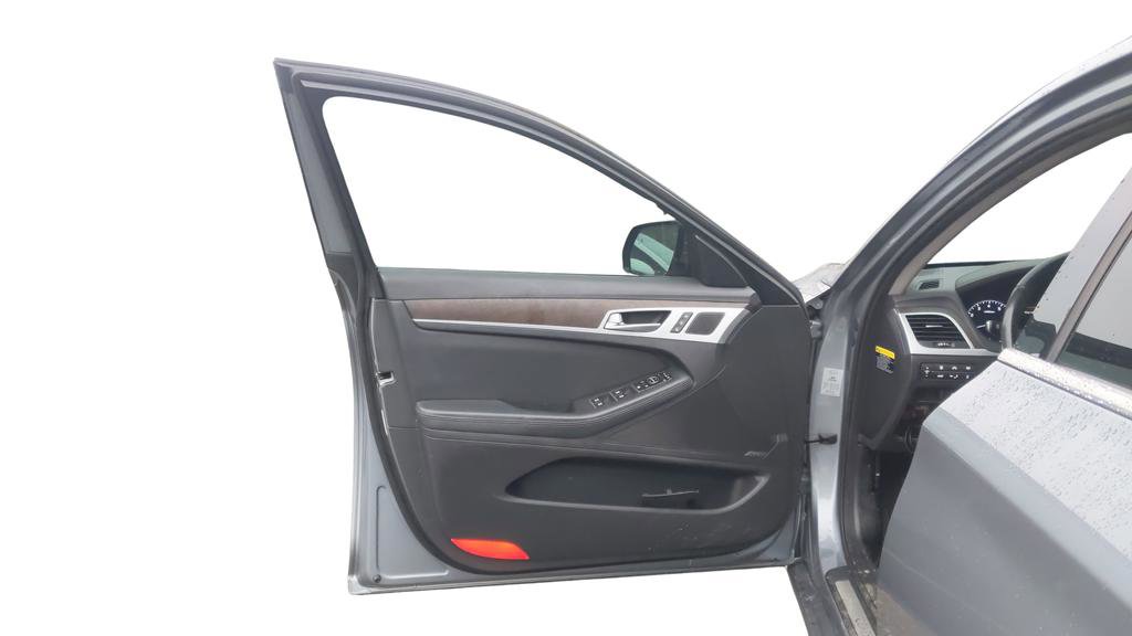 Used 2015 Hyundai Genesis 5.0 RWD image 15