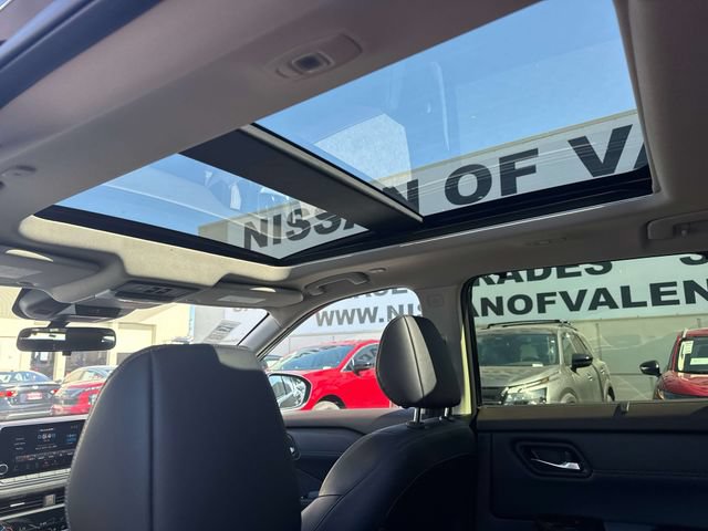 Certified 2023 Nissan Rogue SV w/ SV Premium B Package AWD/4WD image 8