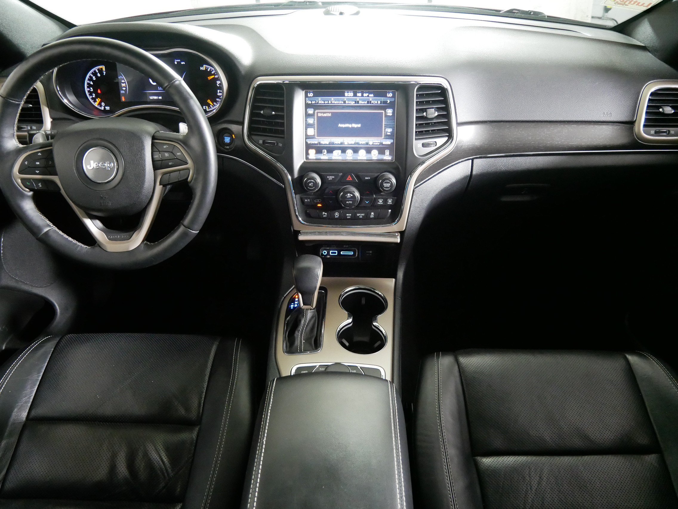 Used 2017 Jeep Grand Cherokee Limited w/ Luxury Group II AWD/4WD image 10