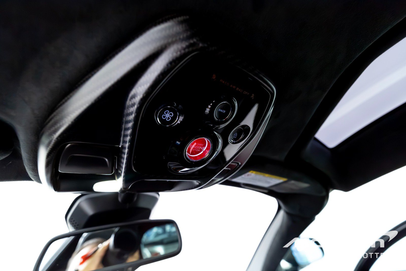 Used 2019 McLaren Senna RWD image 16