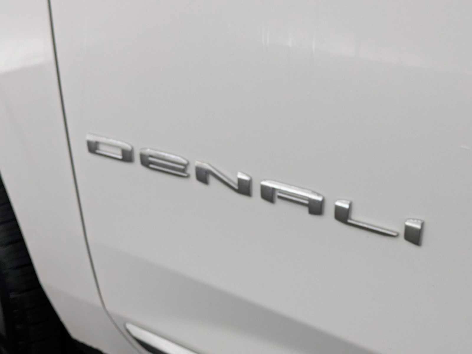 Used 2021 GMC Yukon XL Denali w/ Denali Premium Package image 15