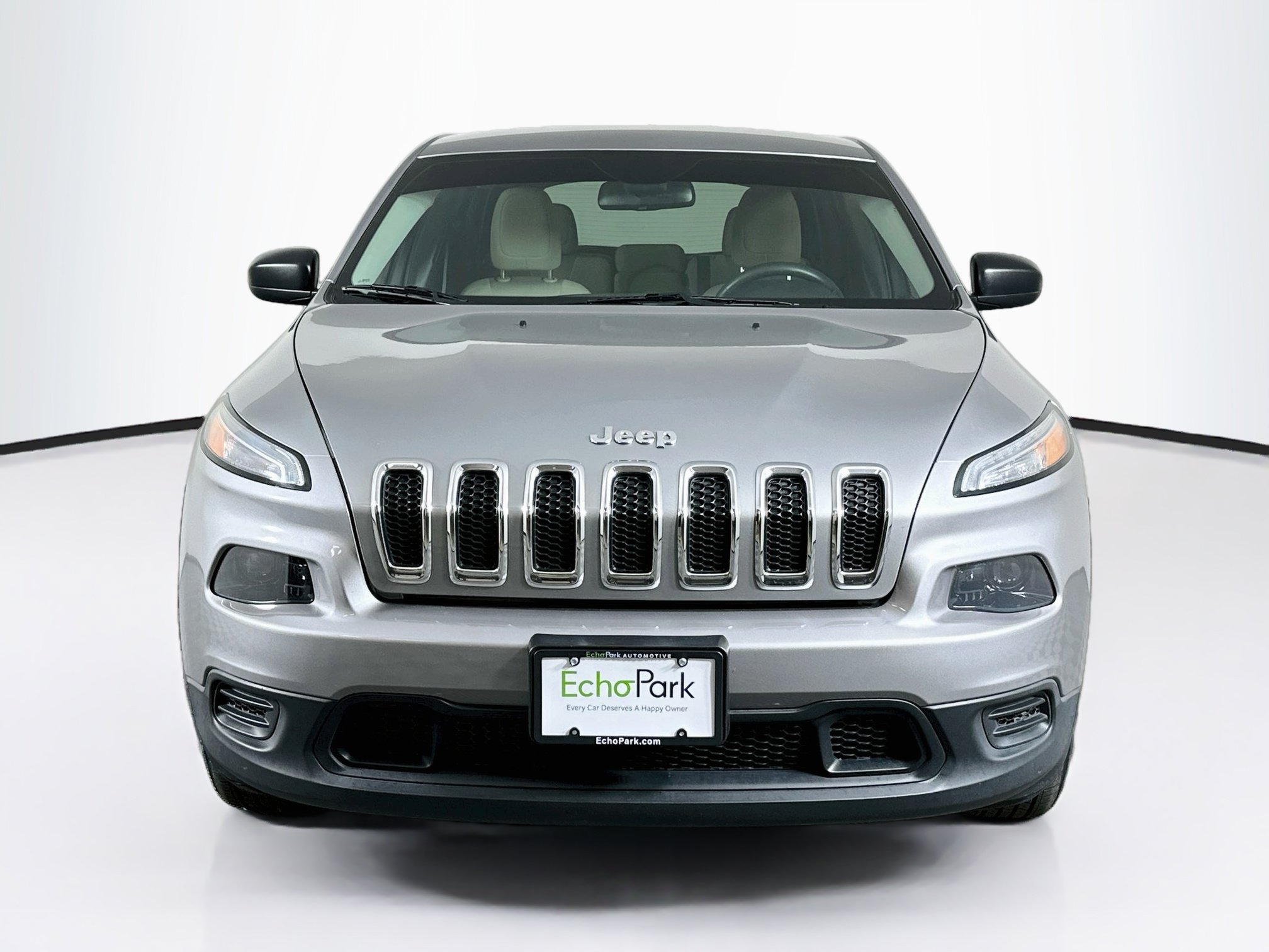 Used 2015 Jeep Cherokee Sport FWD image 2