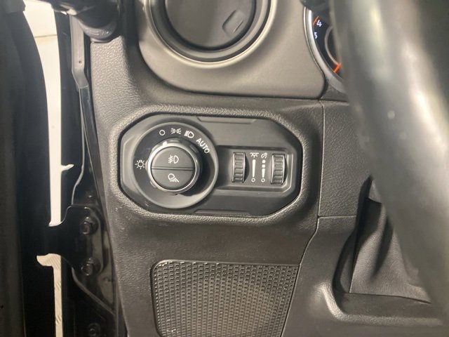 Used 2021 Jeep Gladiator Sport image 11