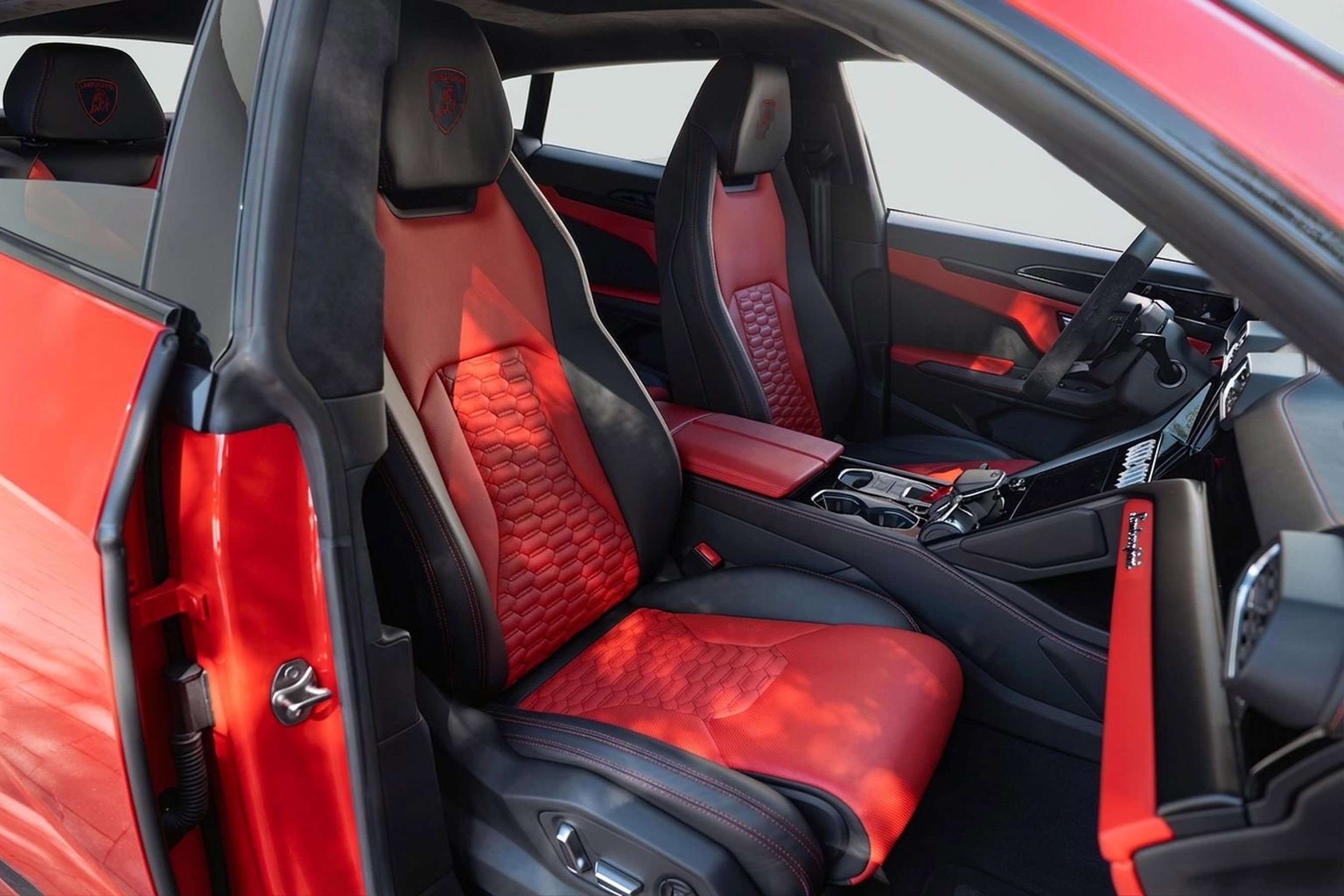 Used 2022 Lamborghini Urus AWD/4WD image 21