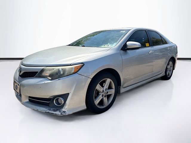 Used 2014 Toyota Camry SE FWD image 3