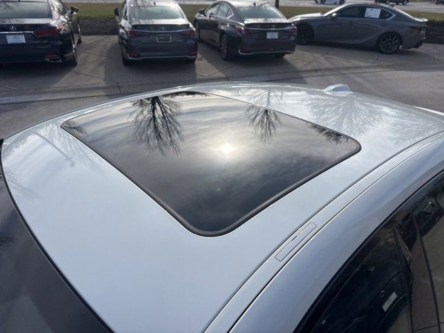 Used 2023 BMW i4 eDrive35 w/ Premium Package image 10