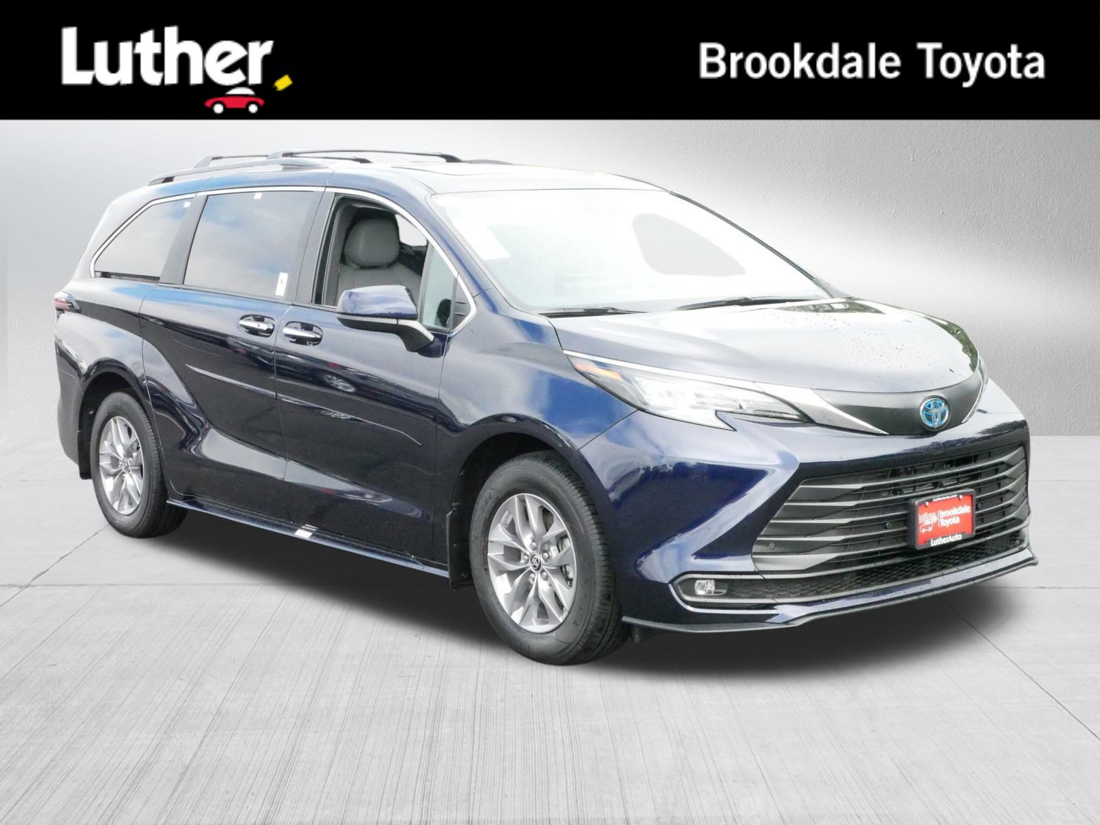 Used 2025 Toyota Sienna XLE