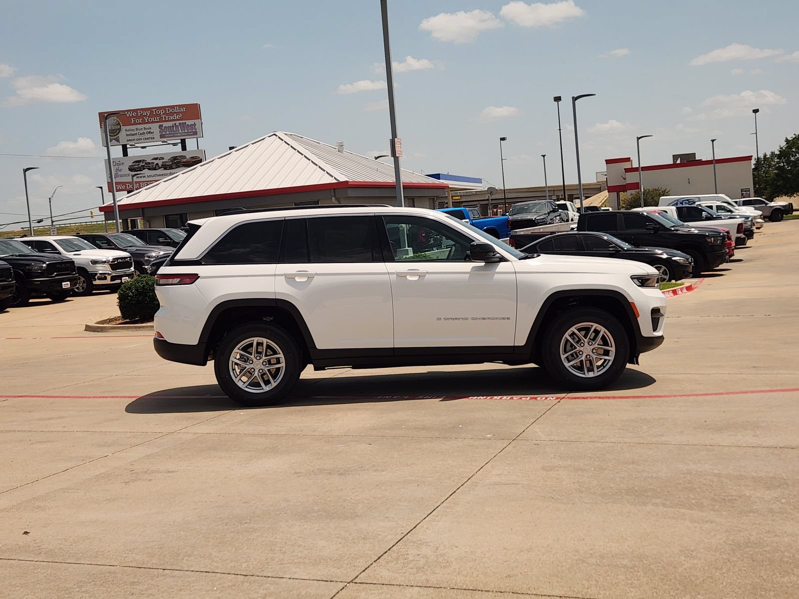 New 2026 Jeep Grand Cherokee Laredo RWD image 7