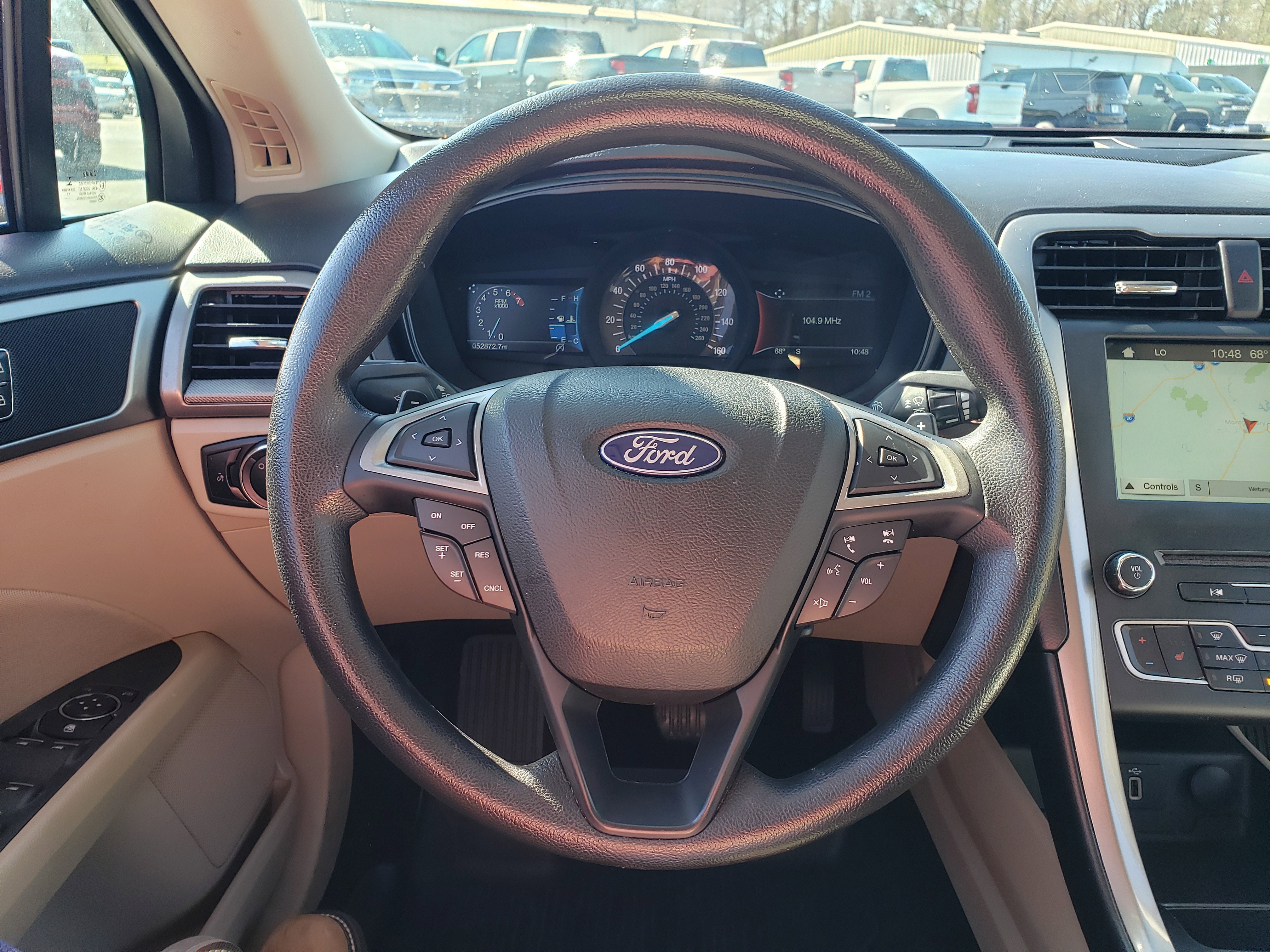 Used 2018 Ford Fusion SE w/ Fusion SE Technology Package image 16