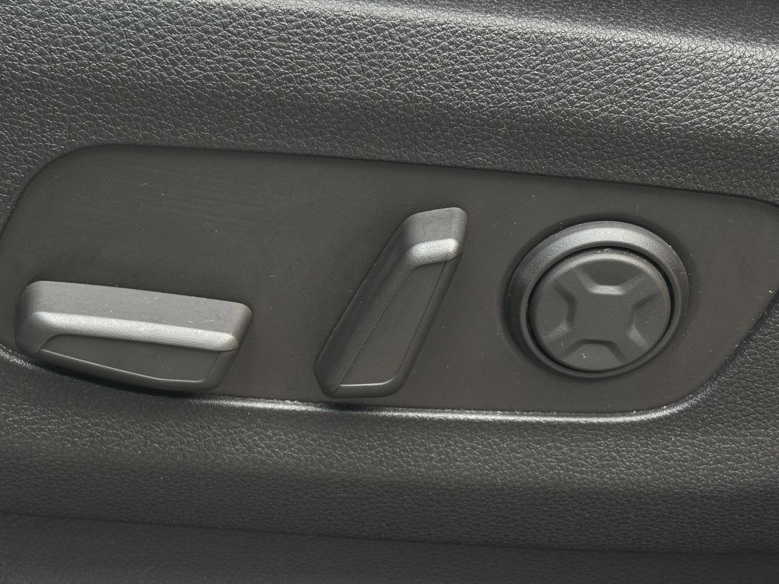 Used 2026 Kia Carnival FWD image 22
