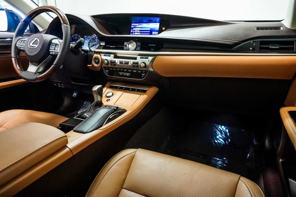Used 2018 Lexus ES 350 w/ Luxury Package w/Wood Trim FWD image 22