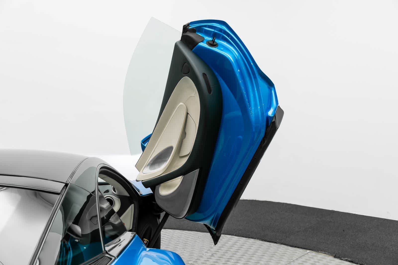 Used 2020 McLaren GT RWD image 32