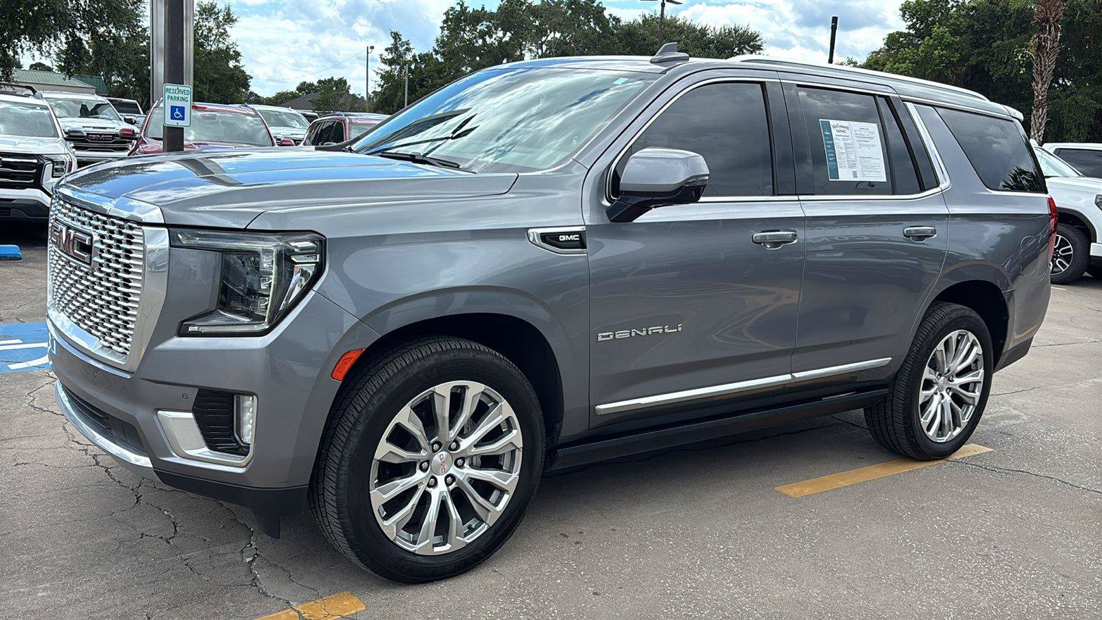 Used 2022 GMC Yukon Denali AWD/4WD image 3