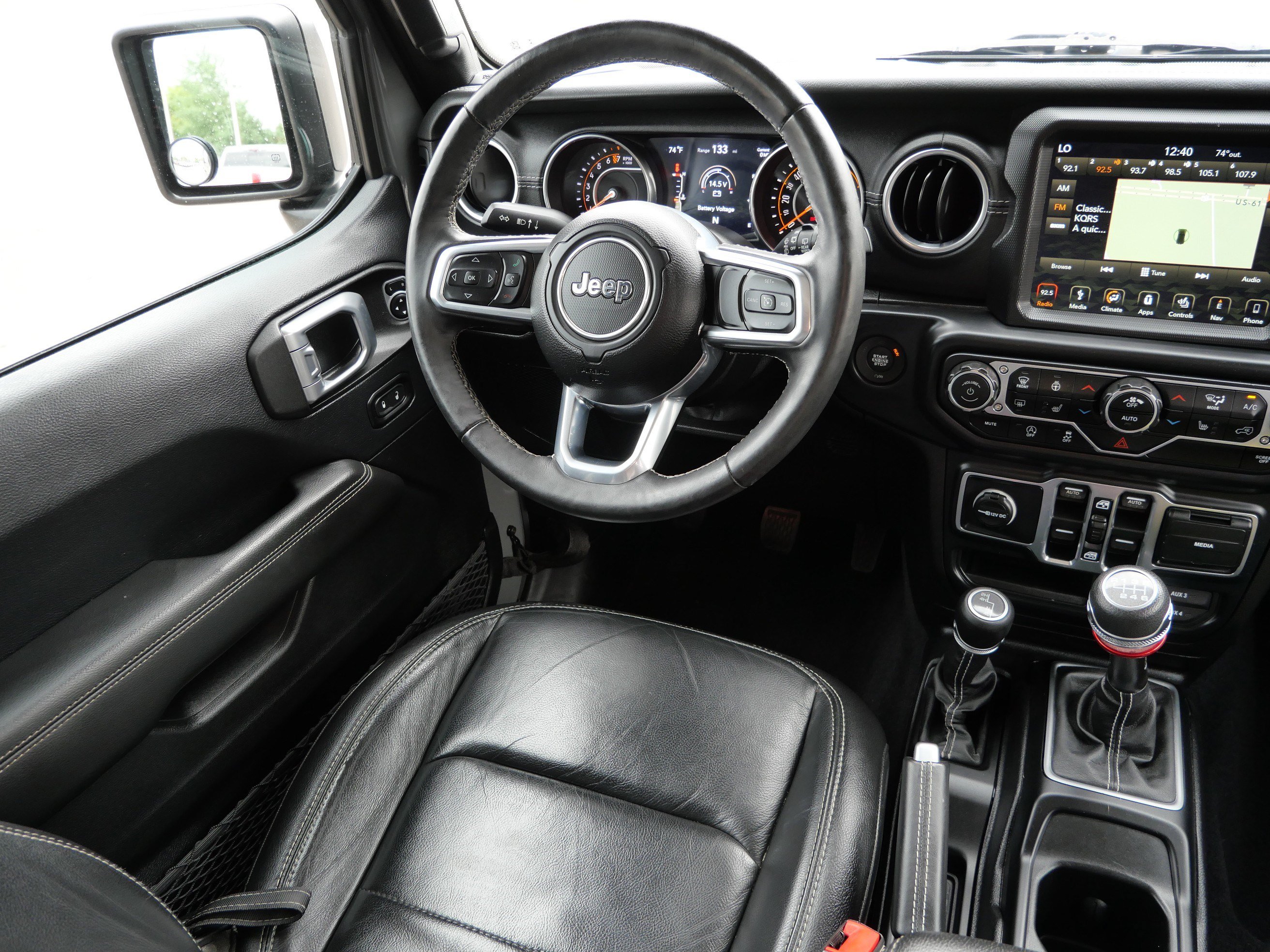 Used 2019 Jeep Wrangler Unlimited Sahara w/ Dual Top Group AWD/4WD image 9