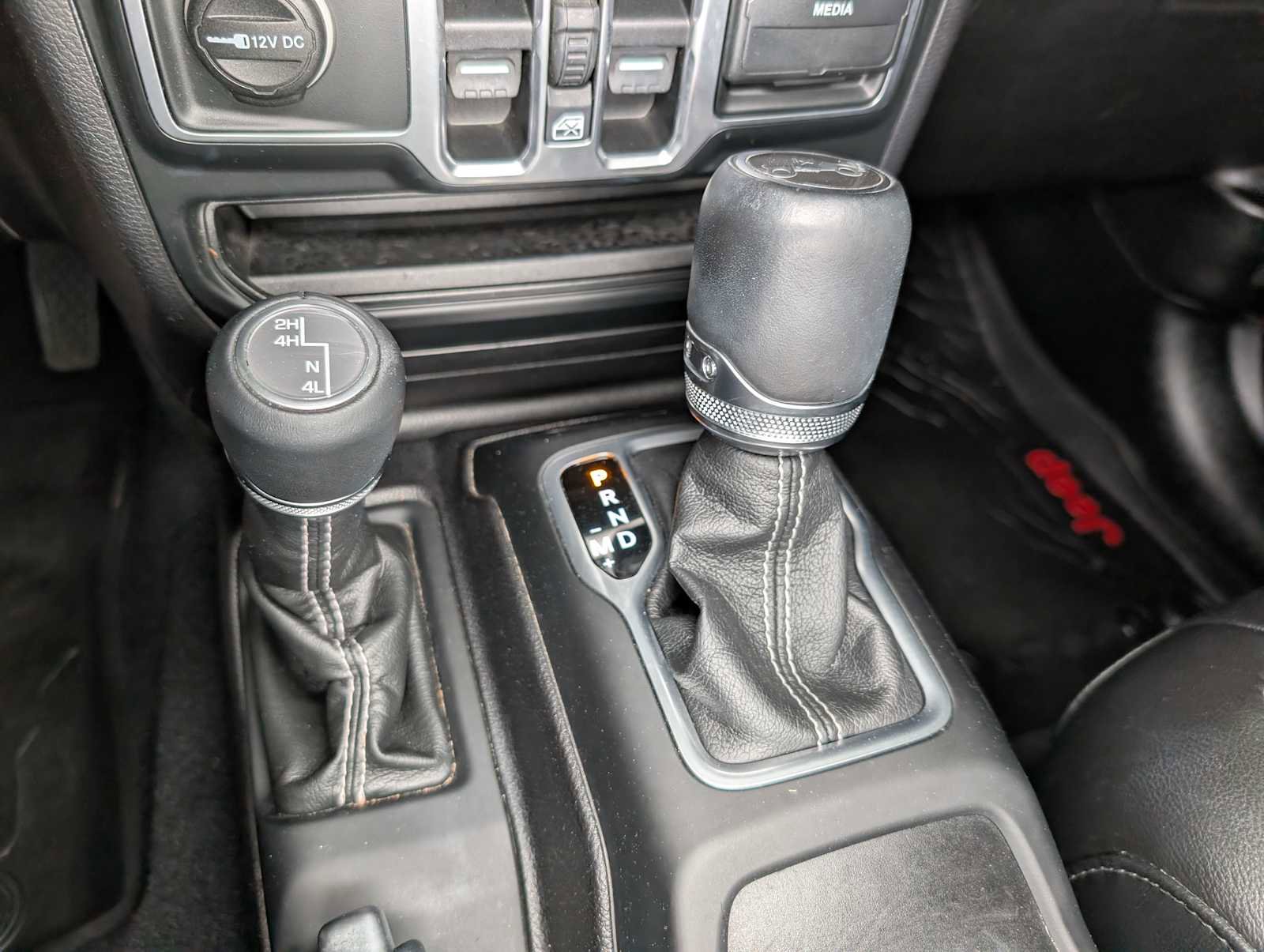 Used 2018 Jeep Wrangler Unlimited Sahara AWD/4WD image 22