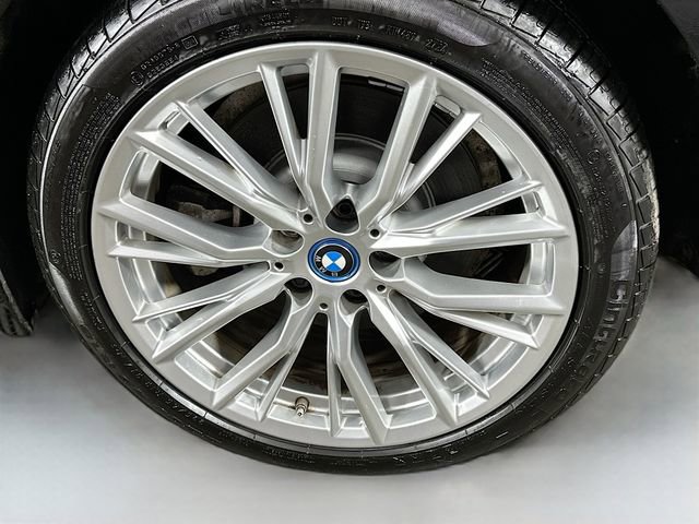 Used 2023 BMW 330e xDrive w/ Convenience Package image 31