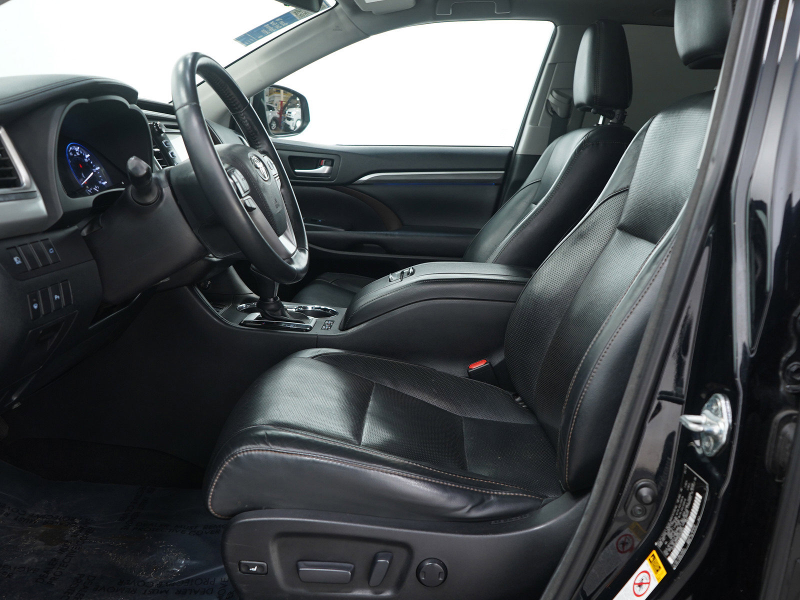 Used 2017 Toyota Highlander Limited image 25