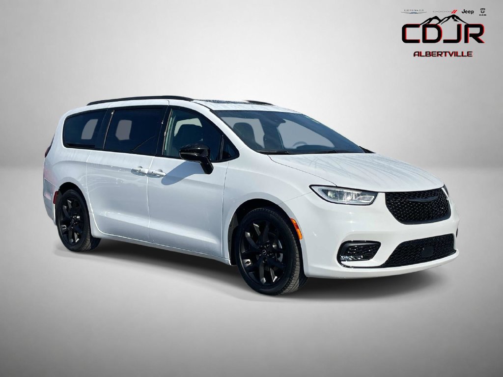 Used 2025 Chrysler Pacifica Limited