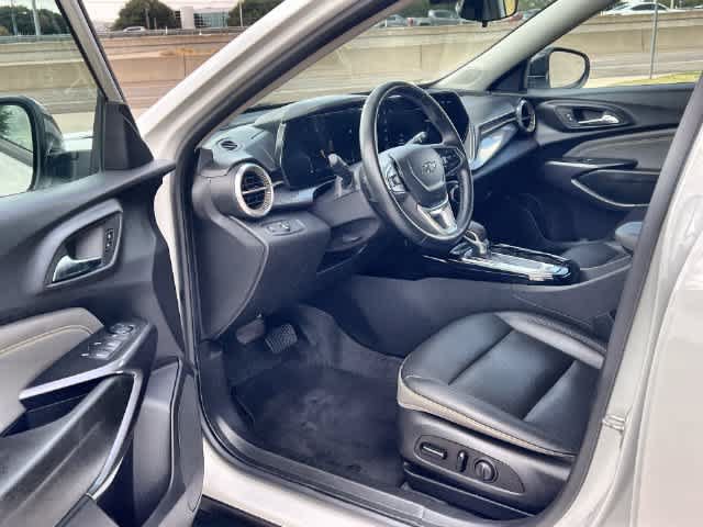 Used 2025 Chevrolet Trax ACTIV w/ Driver Confidence Package FWD image 3