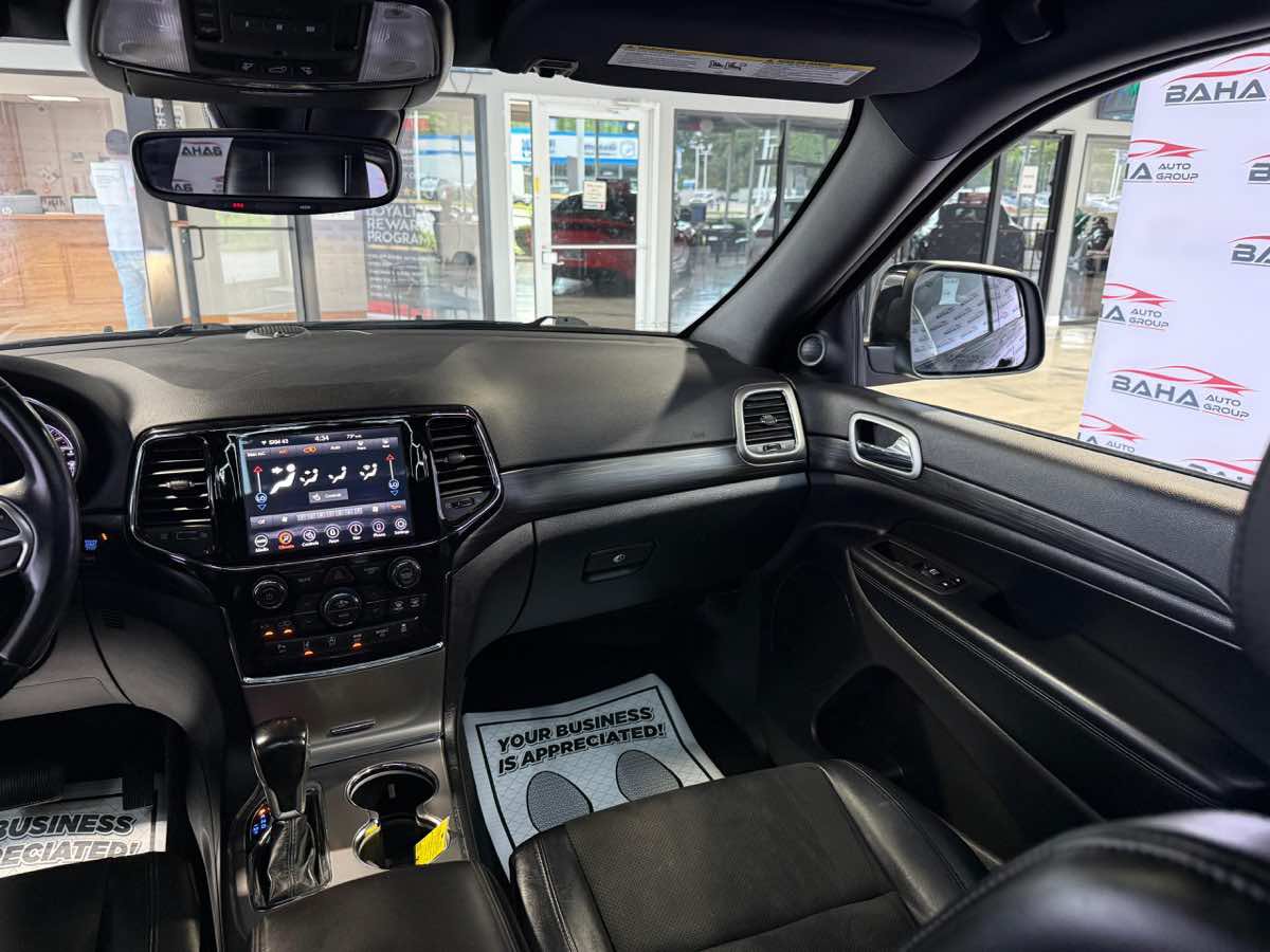 Used 2021 Jeep Grand Cherokee Laredo X AWD/4WD image 24