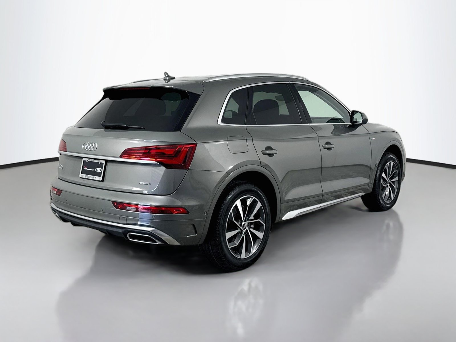 Certified 2024 Audi Q5 2.0T Prestige AWD/4WD image 9