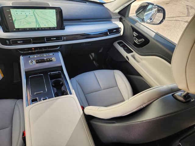 New 2026 Lincoln Aviator AWD w/ Jet Appearance Package image 12