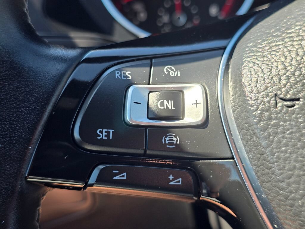 Used 2020 Volkswagen Tiguan SE R-Line FWD image 29