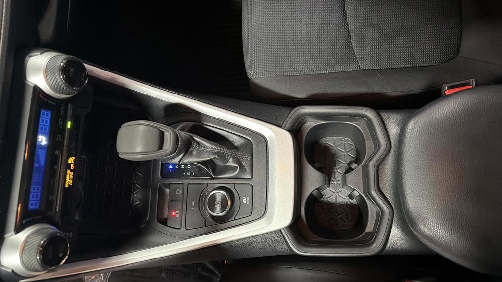 Used 2020 Toyota RAV4 LE w/ All Weather Liner Package image 28