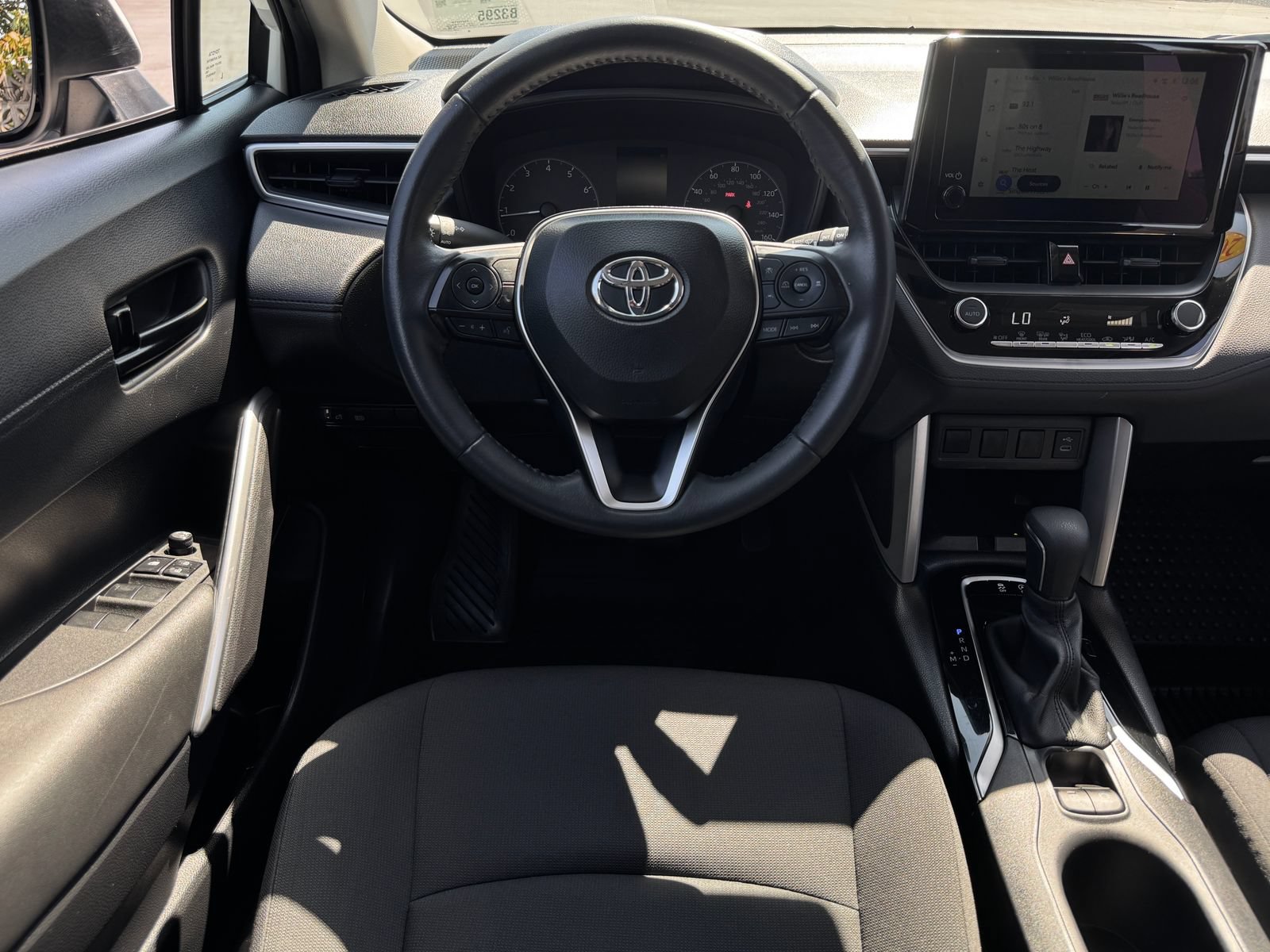 Used 2024 Toyota Corolla Cross LE AWD/4WD image 15