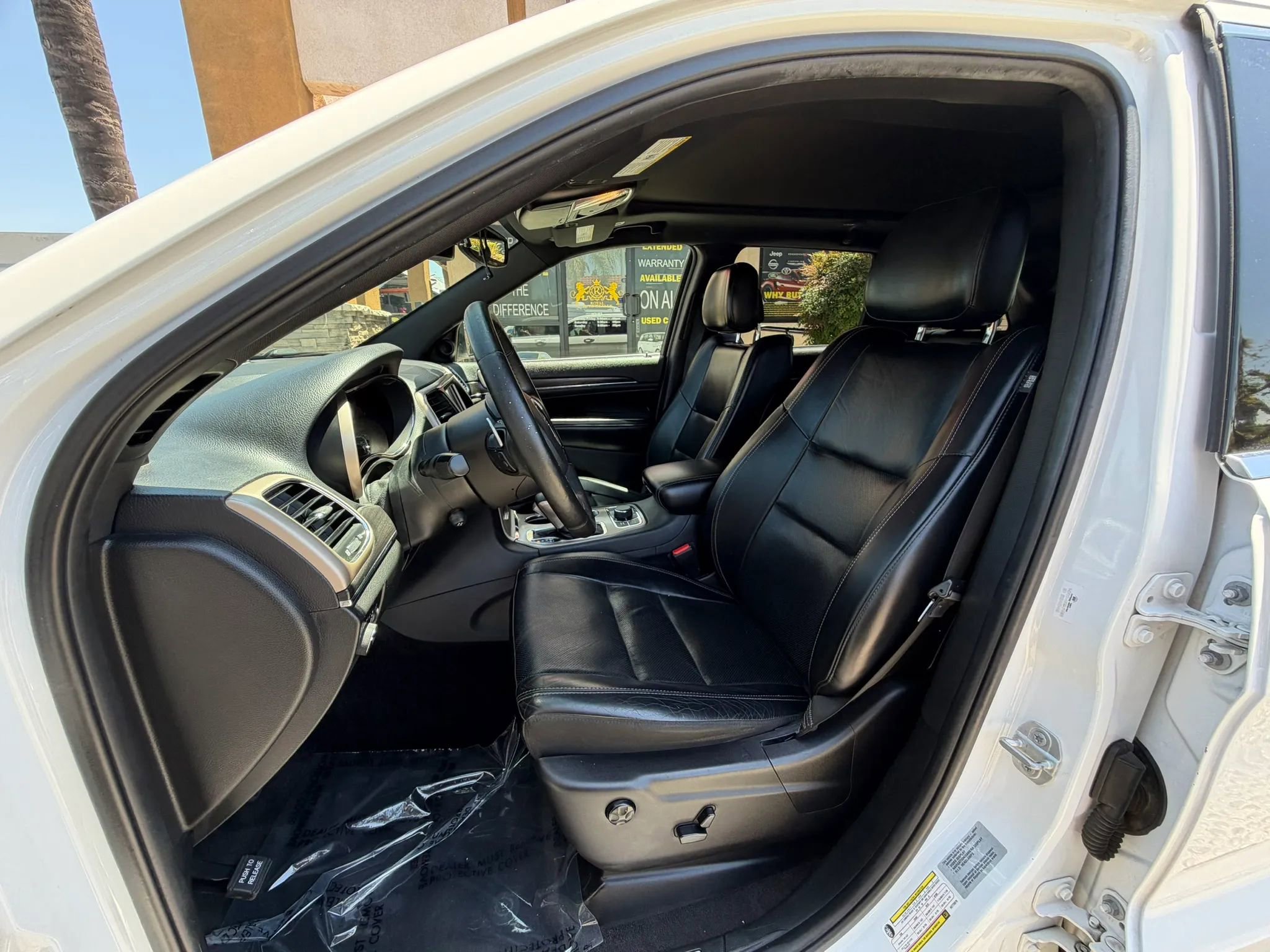 Used 2017 Jeep Grand Cherokee Limited w/ Luxury Group II AWD/4WD image 9