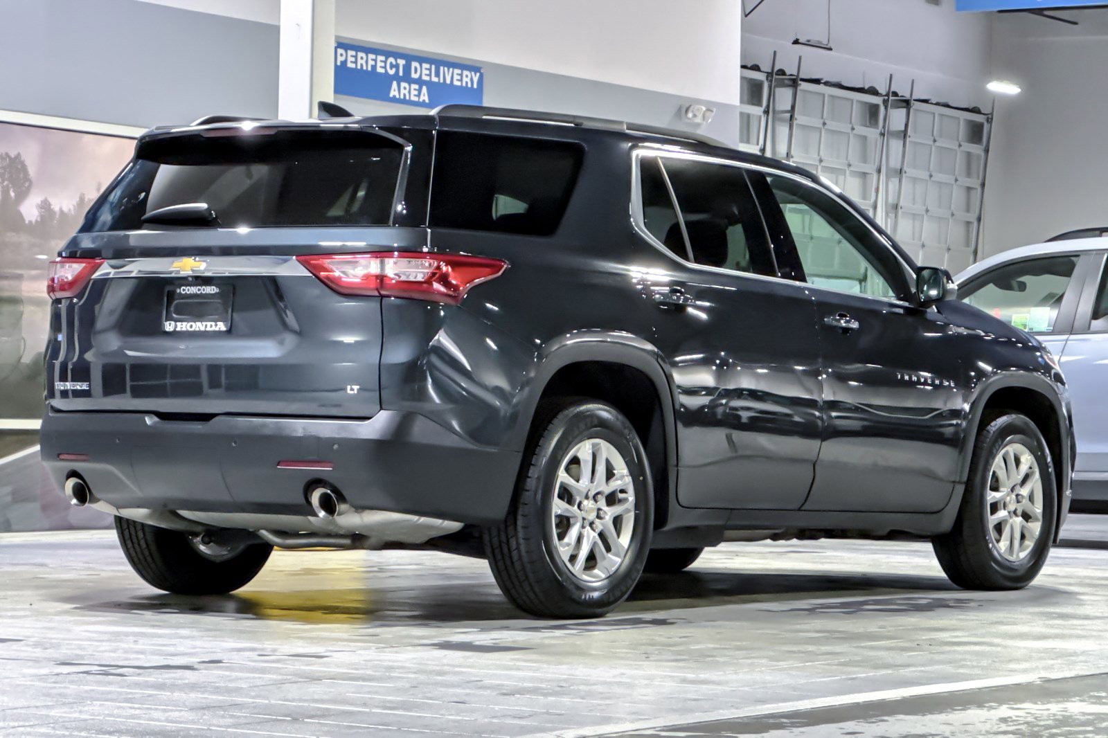 Used 2021 Chevrolet Traverse LT image 8