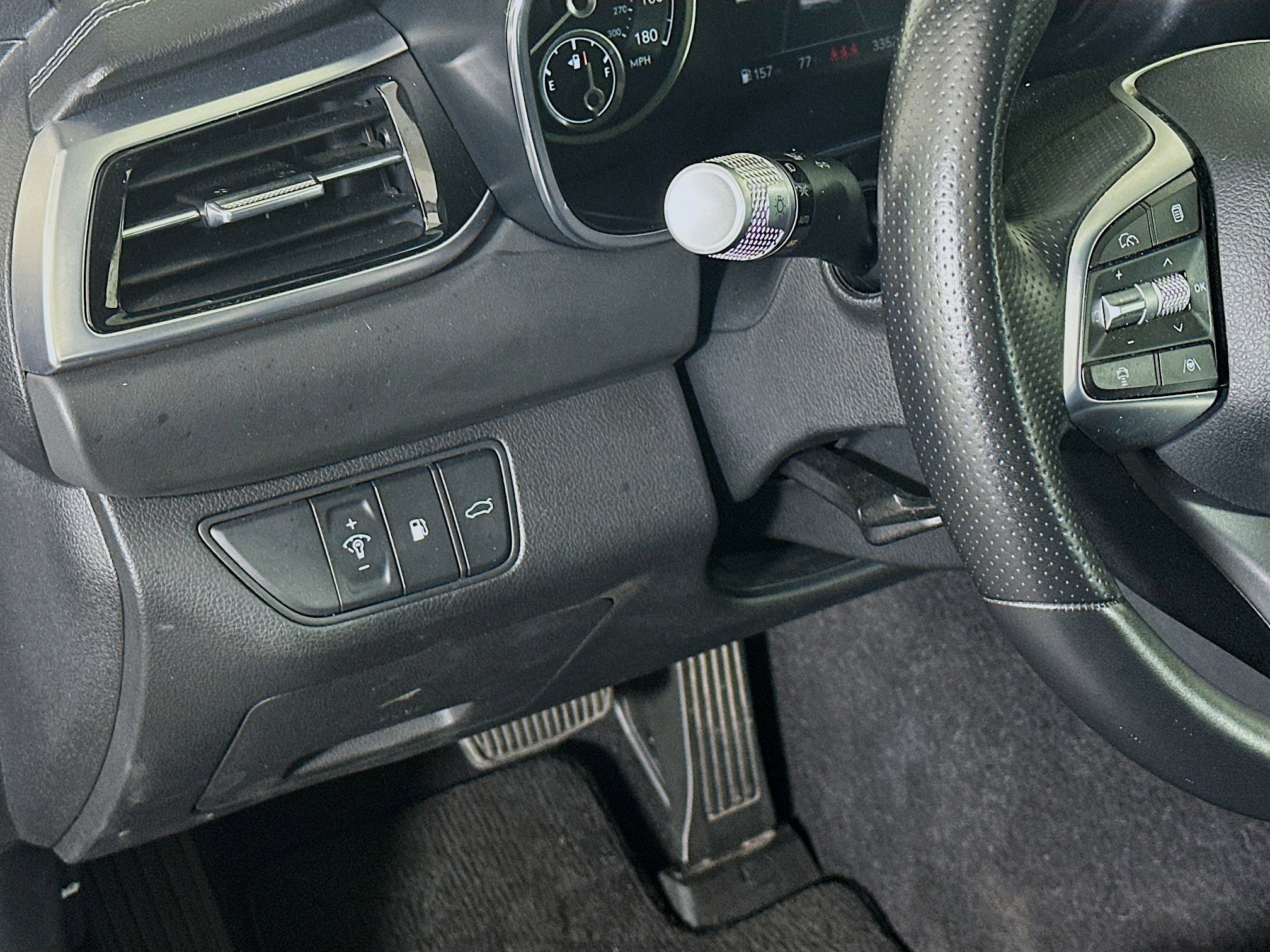 Used 2025 Genesis G70 2.5T RWD image 17